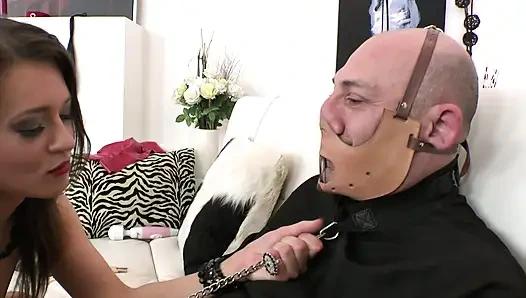 Savannah Secret: Ты должен трахать меня безжалостно, потому что я твоя шлюшка