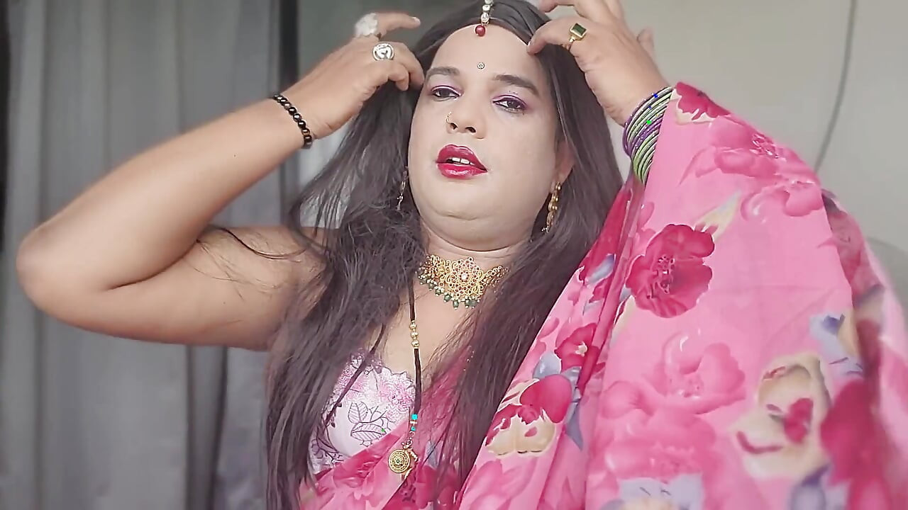 Pink Sari Laali Lal Lal Diste Mi Bhari Raja Bocha Majha Mar