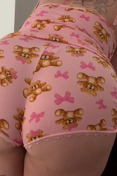 Debela bijela PAWG Lotuss Queeen dobiva povratne snimke i facijal dok je na odmoru