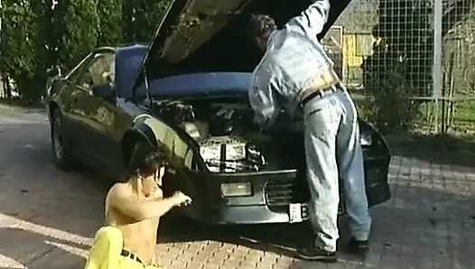 Наблюдаю за этими шлюшками из Германии, которые любят анальный экшн