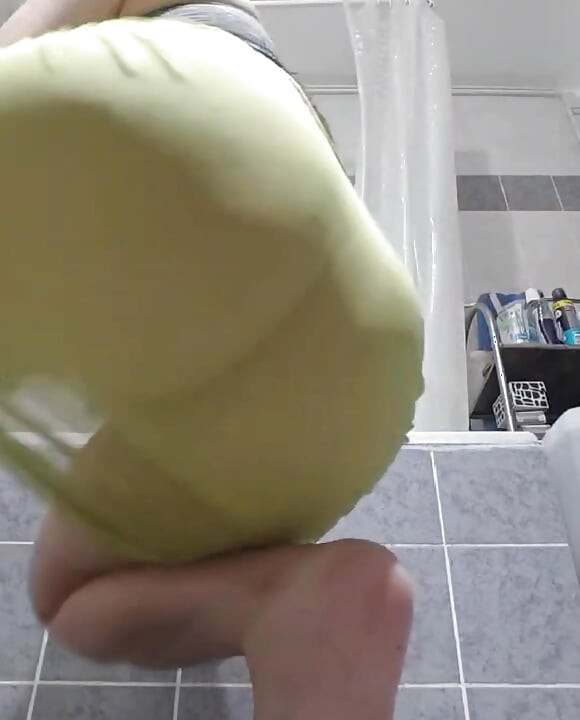 Horny Big Ass Babe Twerking