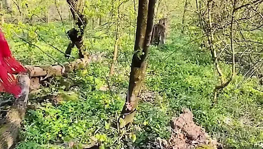 In public a quick blowjob in the forest with oral cum! Delicious!