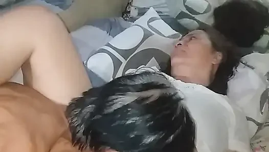 Şubatın ilk günü.karımı sikiyorum het ıslak amcığın içinde uzun ve kalın yarağım için l8nging yapıyor