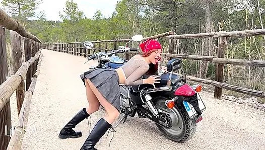 Motosikletimle dildoyu sikiyorum