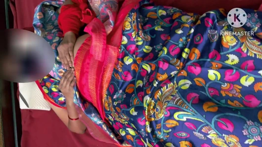 Omg! Seorang wanita muda sendirian di rumah saat suaminya pergi dan melihat apa yang terjadi selanjutnya