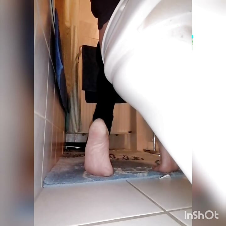Это я на унитазе.