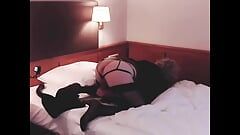 Sexy crossdresser Melinda James em Hotel