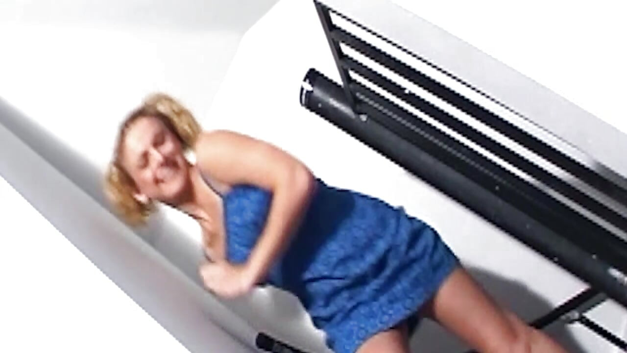 Blonde MILF Spreads Wide for Hard Pounding