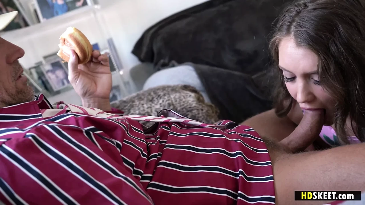 Dirty Old Man Fucks Babe Elena’s Pussy