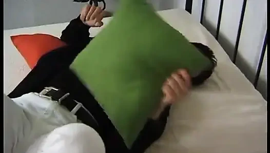 Küçük memeli esmer klasik sürtük zevkli bir sakso çekiyor