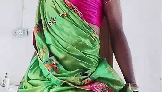 Indian sexy crossdresser Lara D'Souza saree video