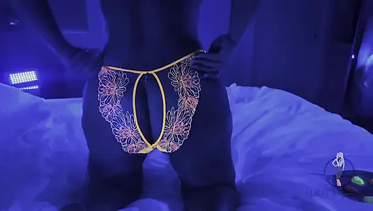 Işıklar Aşağı, Parlıyor