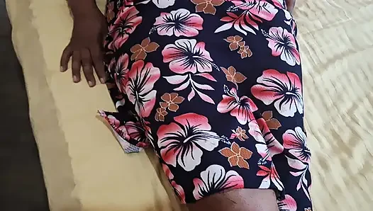 Milf ibu tiri saat beristirahat di tempat tidur
