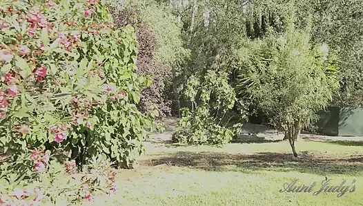 Auntjudys - büyük memeli orta yaşlı seksi kadın keira seni arka bahçede 31 talimatı için davet ediyor