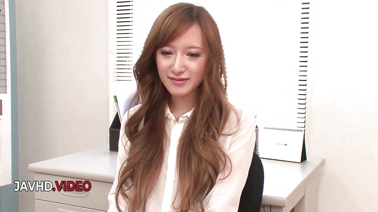 Mai Shirosaki Duyusal Bir Japon Oral Seksi İçin Diz Çöküyor