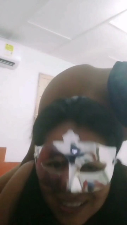 India berpantat besar menelan zakar besar abang tirinya selepas dia pulang dari kolej | Klip 1