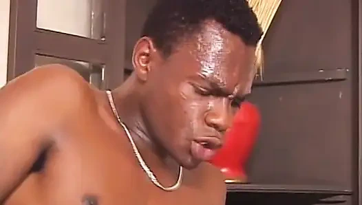 Pria kulit hitam mengisap kontol di sofa dengan pelacur Meksiko