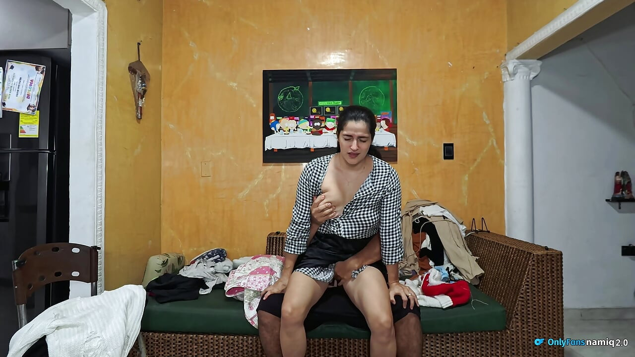 Tuve sexo con mi jefe en su casa mientras aseaba el lugar y su esposa trabajaba!