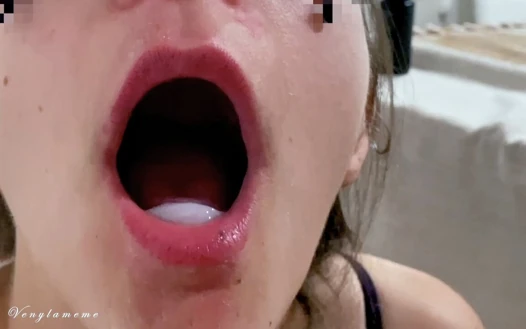 Kompilasi videoku lagi asik telan sperma di mulutku