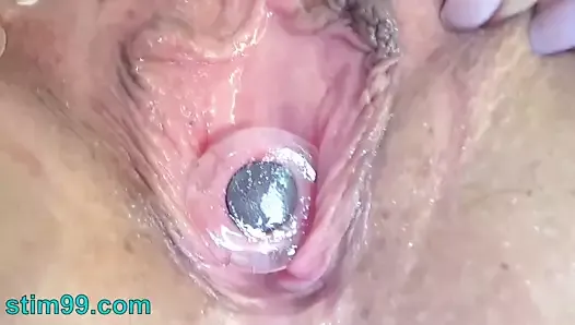 Stim99 escondendo plugue anal profundo dentro do olho mágico