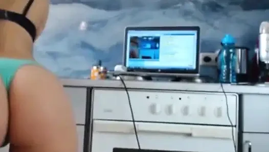Sexy Dea Twerking on Live Streaming