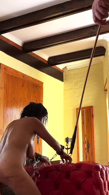 "Dominatrix sahibe April - zenci gül bahçesi bölüm dört" den paylaşmalı an