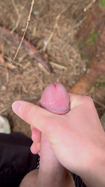 Jerkin’ in the forest during a hike | Clip 1
