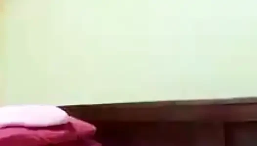 Мы разговариваем немного, затем делаем видео секс, чтобы освободить нашу похоть