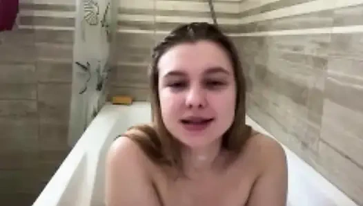 Duş gösterisinde büyük yarakla anal sikişiyor