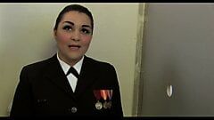 海軍少女モレナが壁の穴でダブル顔射