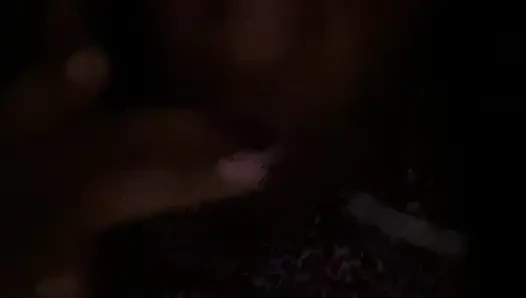 Bu güzel klitorisin ovuşturup öpülüyor