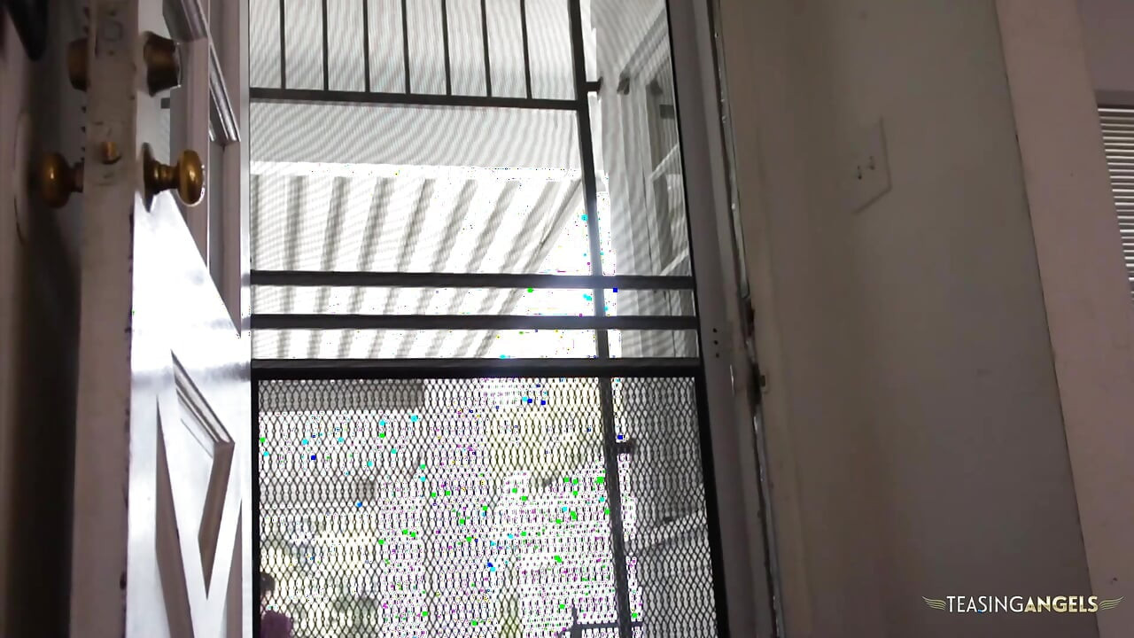 一個小小的紅髮男性在非常強烈的生殖器刺激后攝入了男性的生殖器