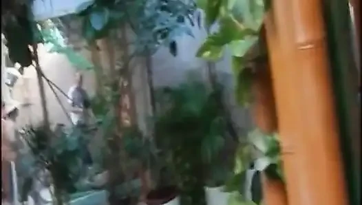 Kelompok! Pelacur sange nyepong banyak kontol sekaligus! Crot sperma di muka!