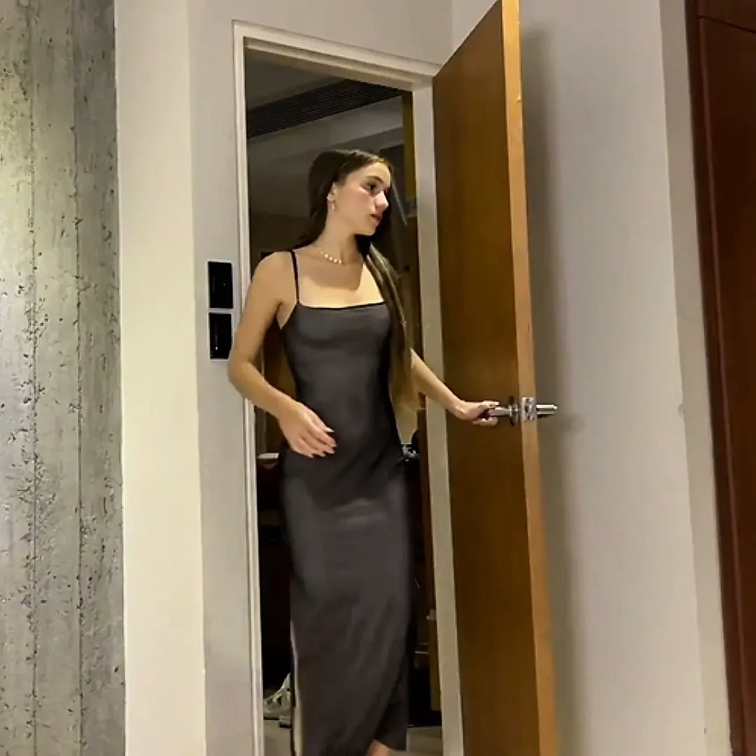An elegant woman with a perfect body is visiting me after the graduation!