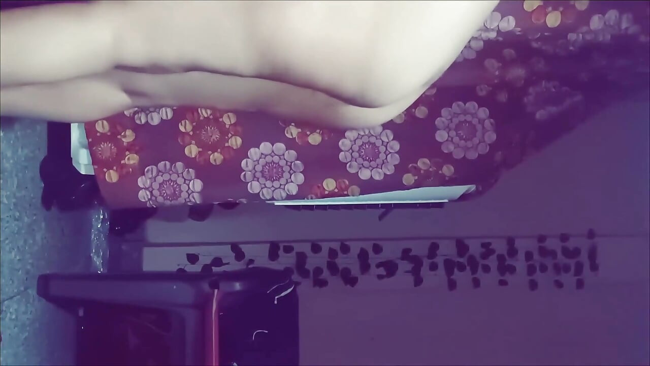 Nackt latika nehmen schwanz in die muschi voll genießen