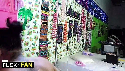 Kameramann Travis befördert Megan piper und Tory Lane in degeneratem gangbang!