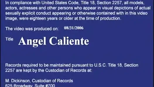 Angel Caliente büyük götüyle kanepede sikişiyor