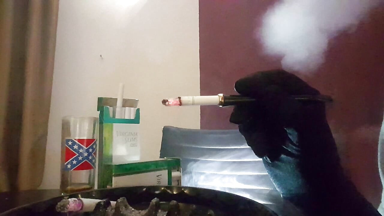MOJA PRLJAVA ASHTRAY VS120 I DRŽAČ PUŠE SA RUKAVICAMA