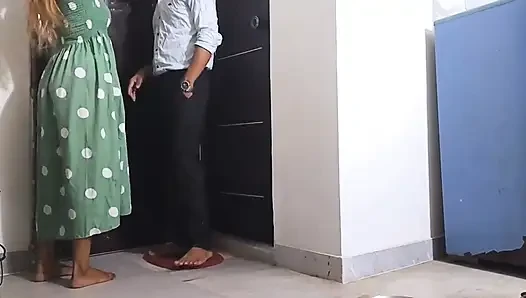 Office Me Ayi Hui Ladki Ne Apni Boss Ke Sath Chut Share Ki
