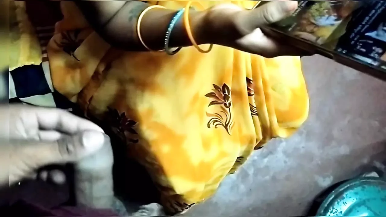 Aaj din tôi hi pooja bhabhi ke ghar pe chhod diya aur pani nikal diya bhabhi aaj bahut nóng bỏng thi chodne mein maza gaya