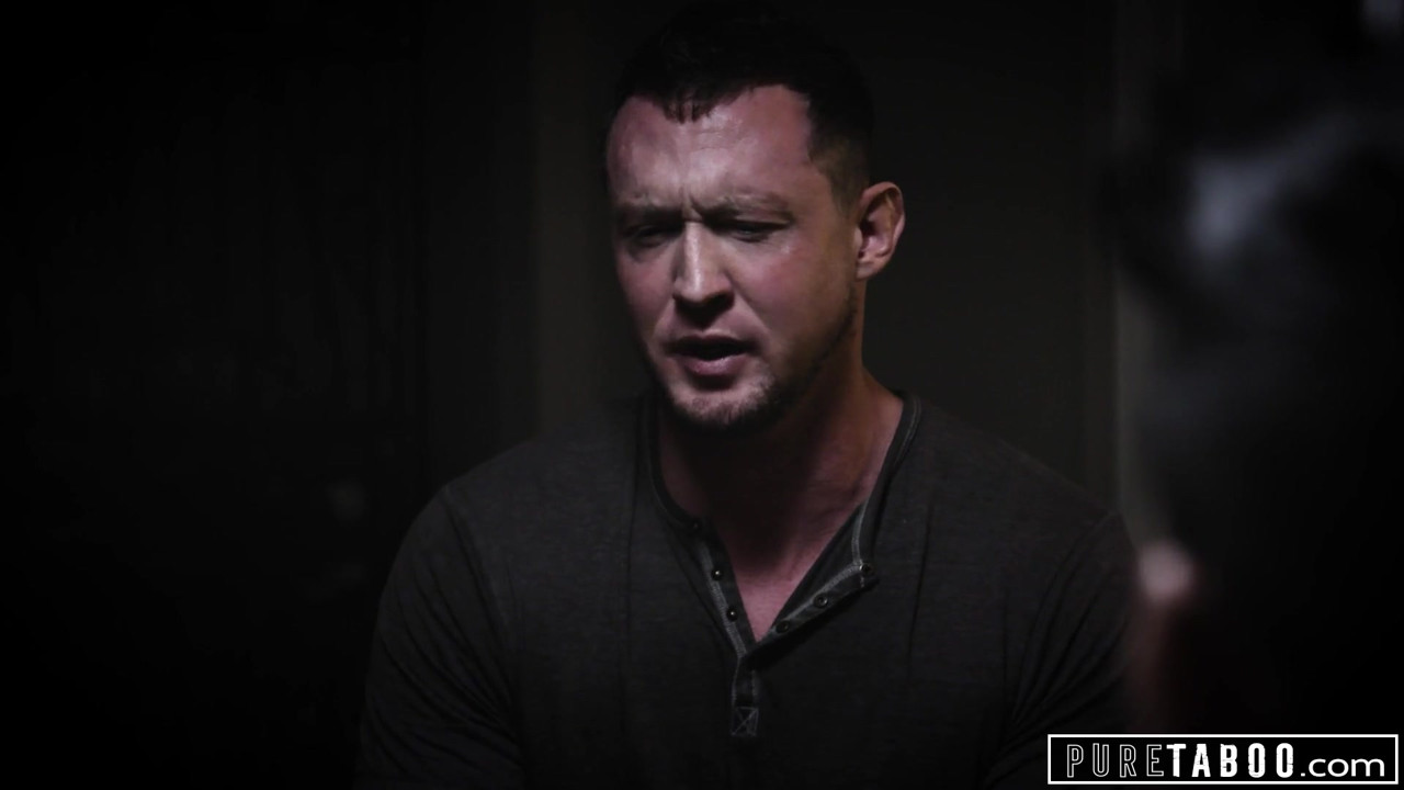 純粋なタブー、セクシートランスガールが悲しみの男をやる