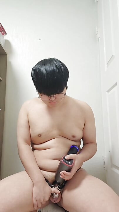Chubby Korean faggot cumshot