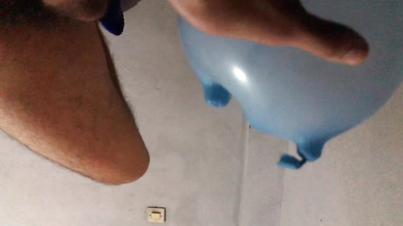 AmenableClock8과 함께하는 파란색 풍선 이완