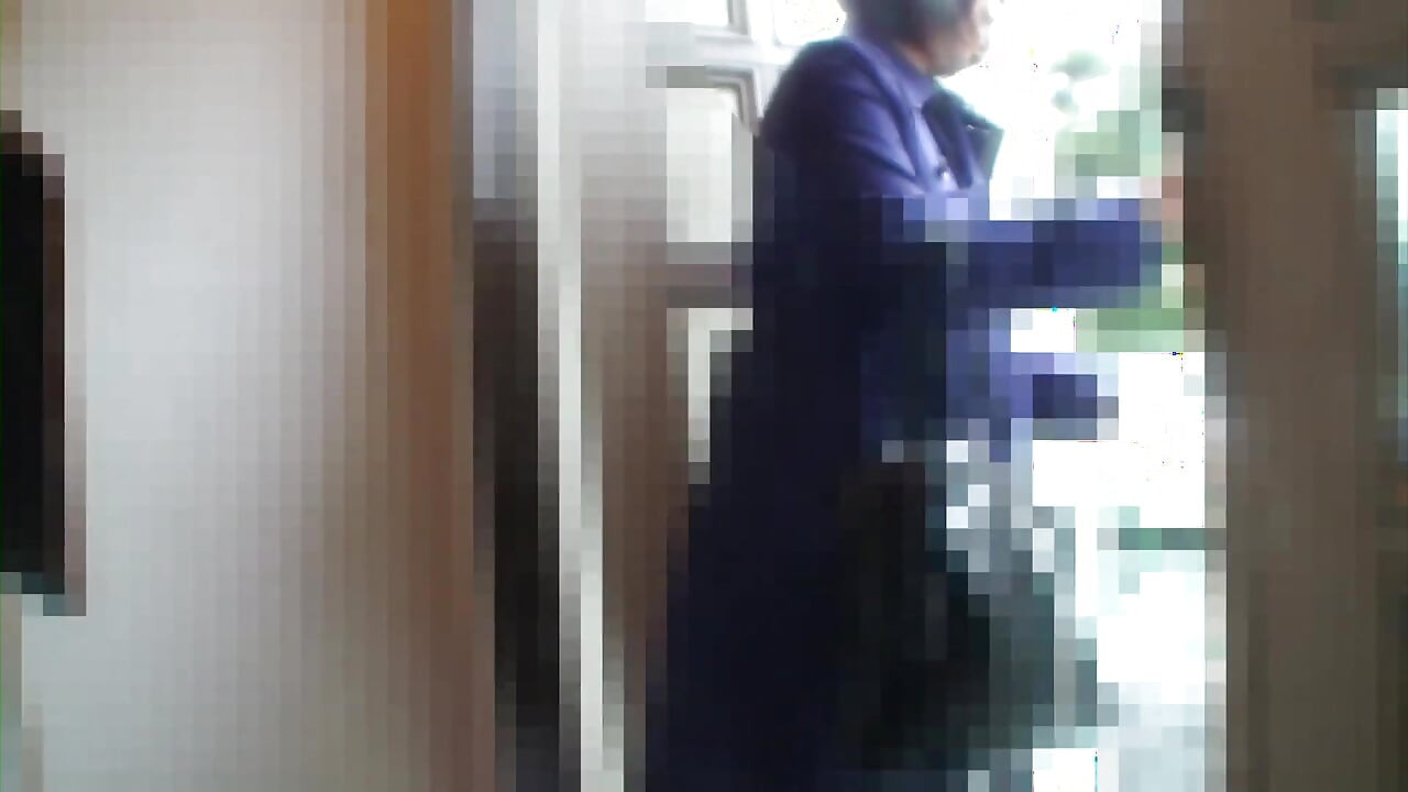 Kypsä japanilainen nainen noudetaan ja mällipillua