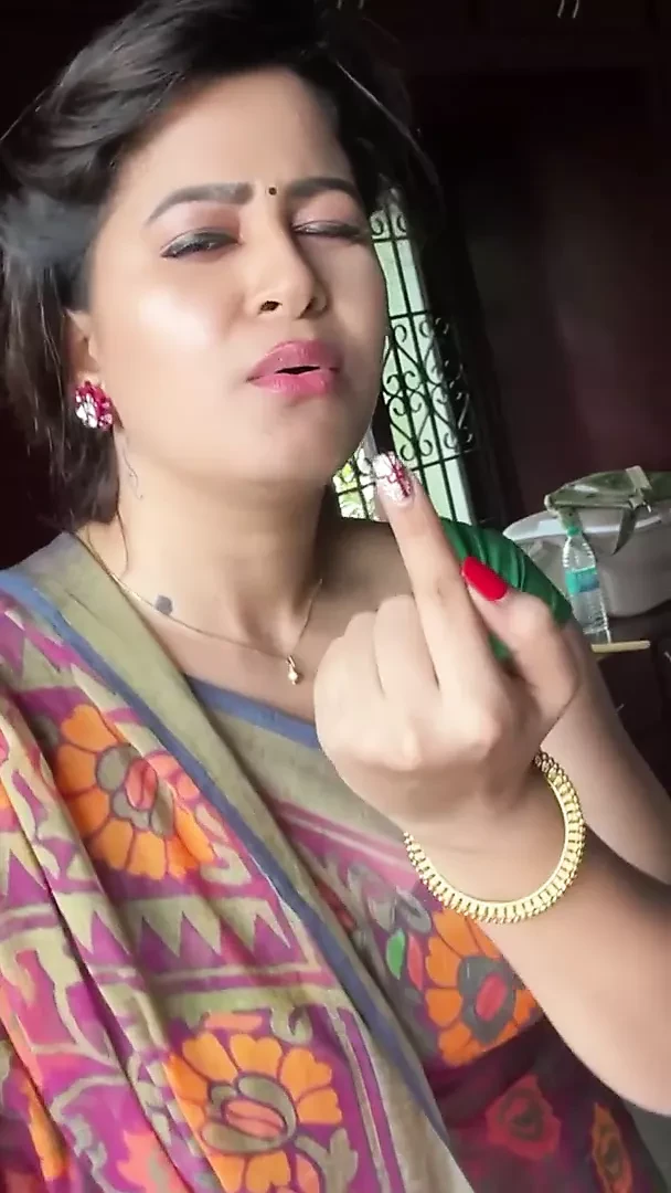 sexy Indian Aunty Sexy Green Saree