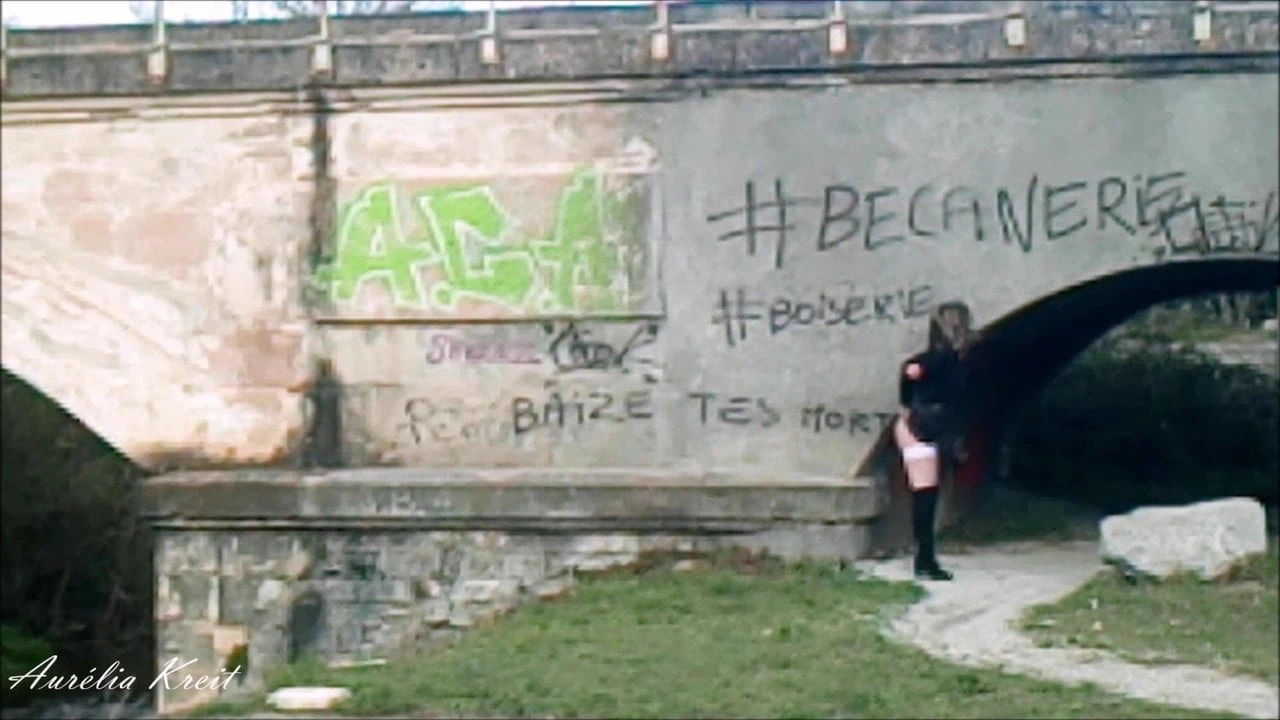 Sokak yanıp sönüyor