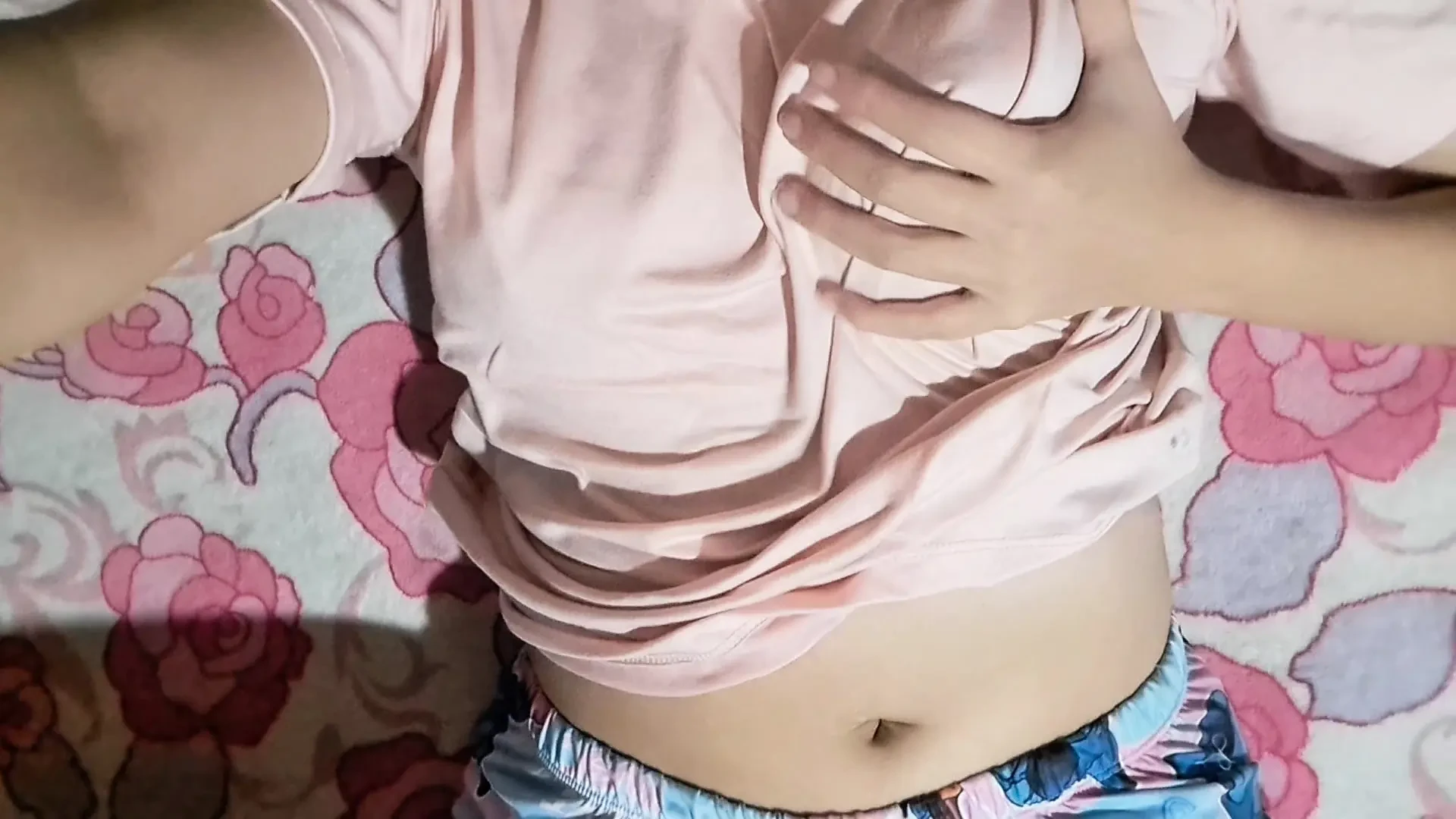 MY STEPCOUSIN AND I MAKE A VIDEO CALL AND I SHOW HIM MY BIG ASS