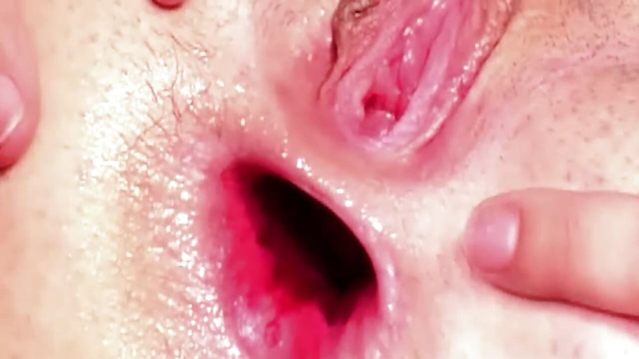 Madura morena milf recebe seu cu com punho profundo