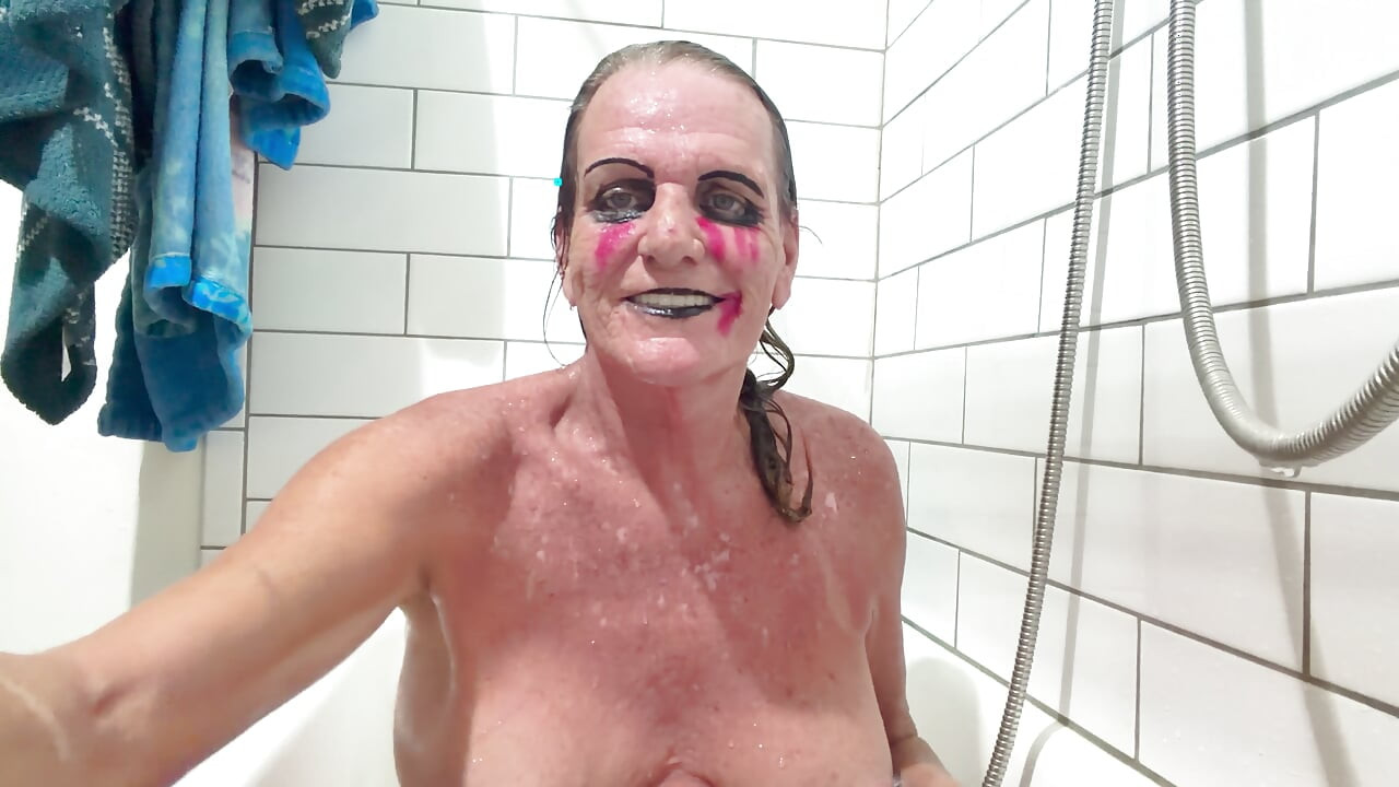 Lizzy Yum SD October 2026 Bathing Masturbation Dilating happy Halloween