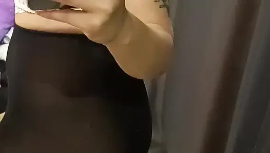 Masturbasi basah pakai stoking ketat